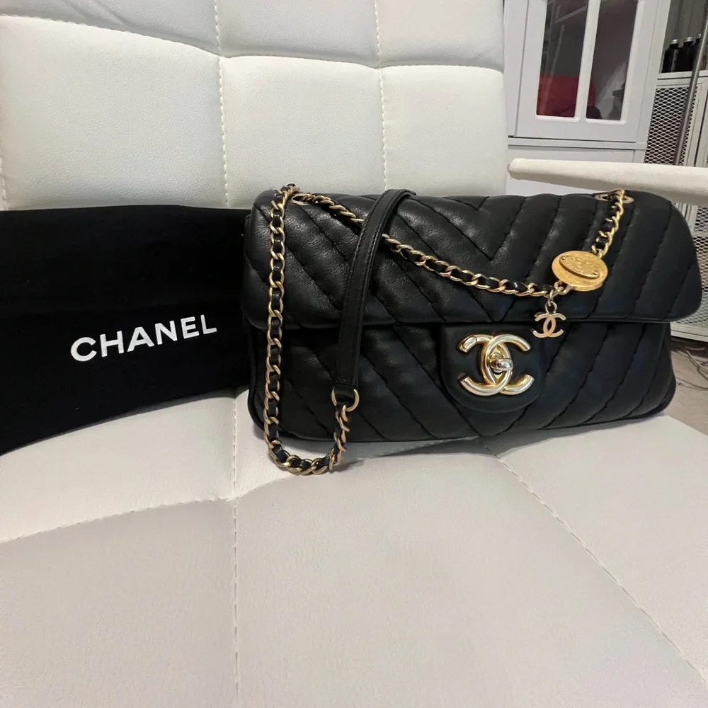 SOLD AUTHENTIC Chanel Medallion Charm Flap Bag ChevronCalfskin Medium - Picture 9 of 10